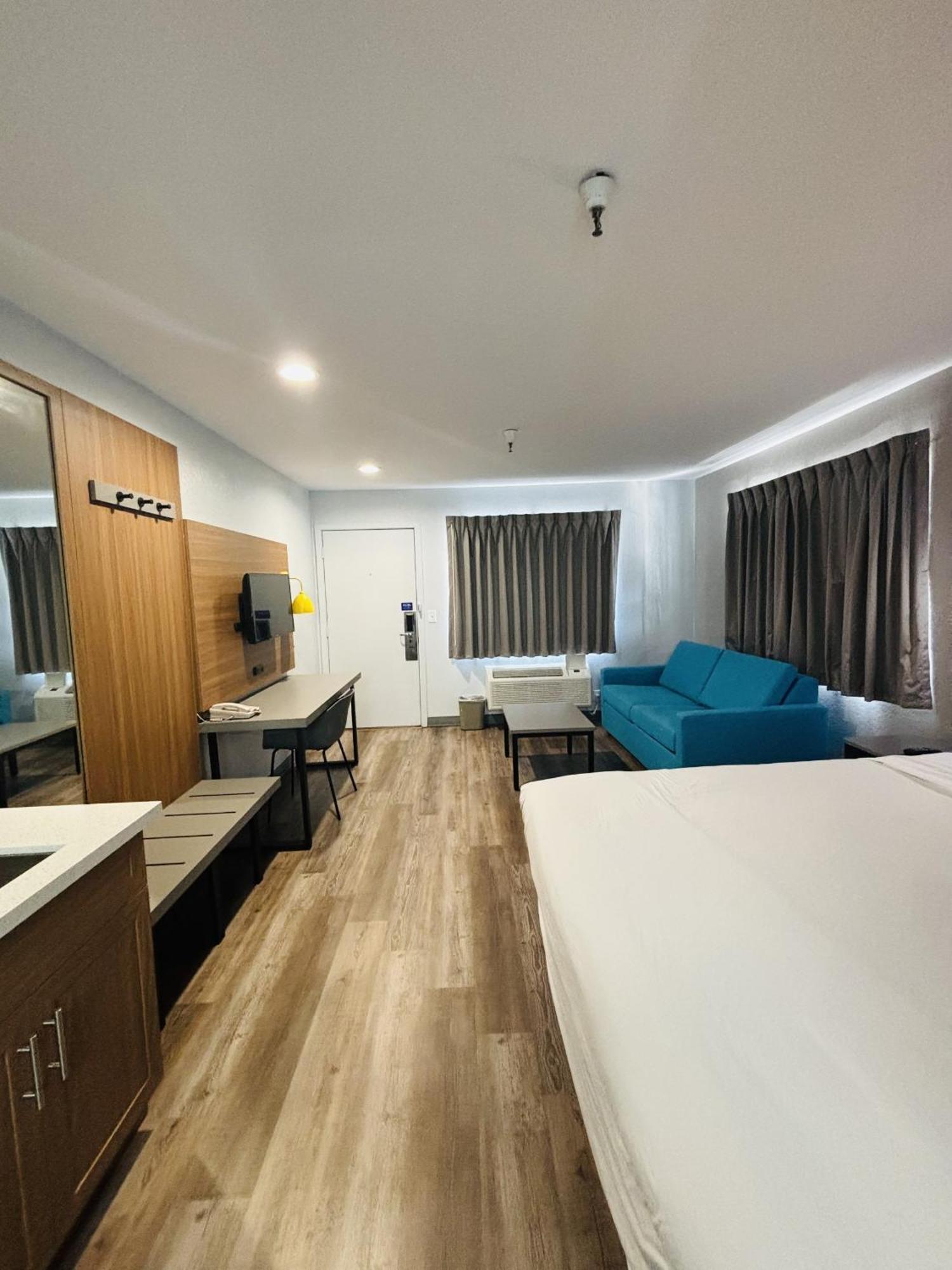 Hotel 6-santa Ana, Ca