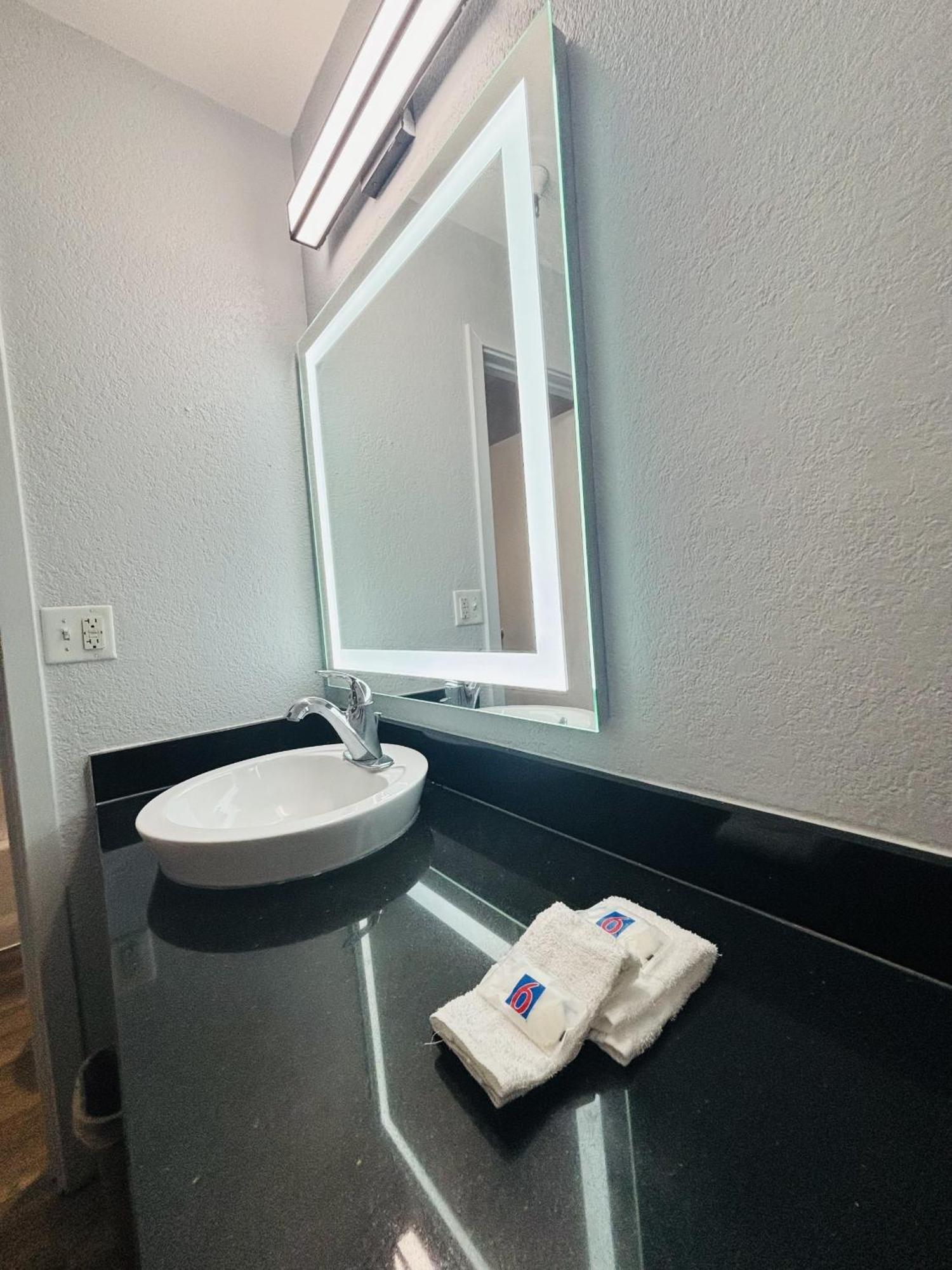 Hotel 6-santa Ana, Ca 2*