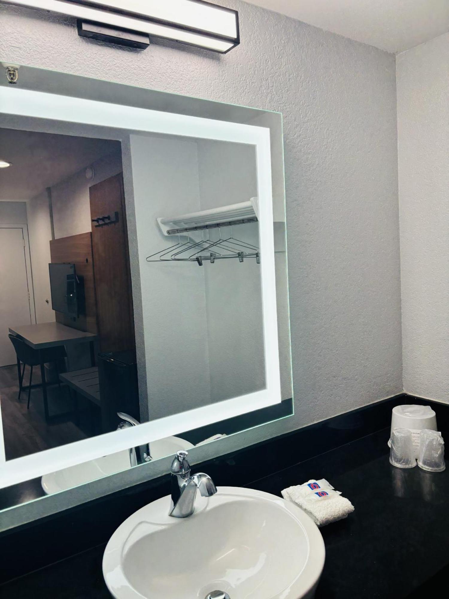Hotel 6-santa Ana, Ca 2*