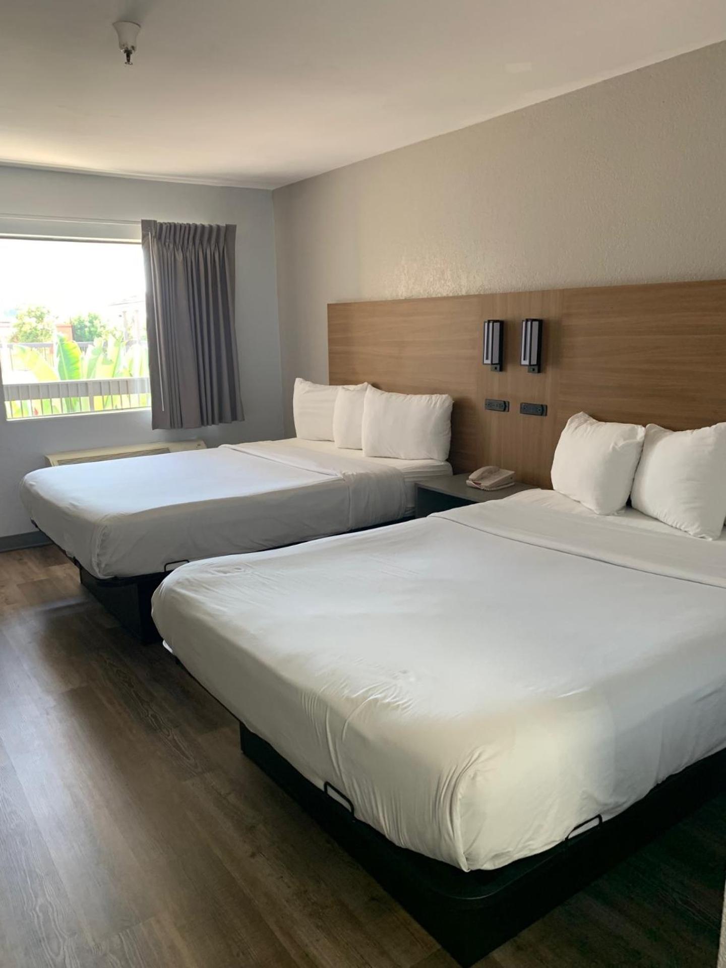Hotel 6-santa Ana, Ca
