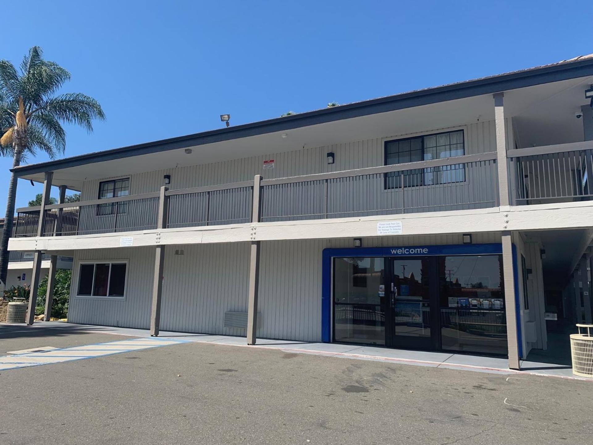 Hotel 6-santa Ana, Ca