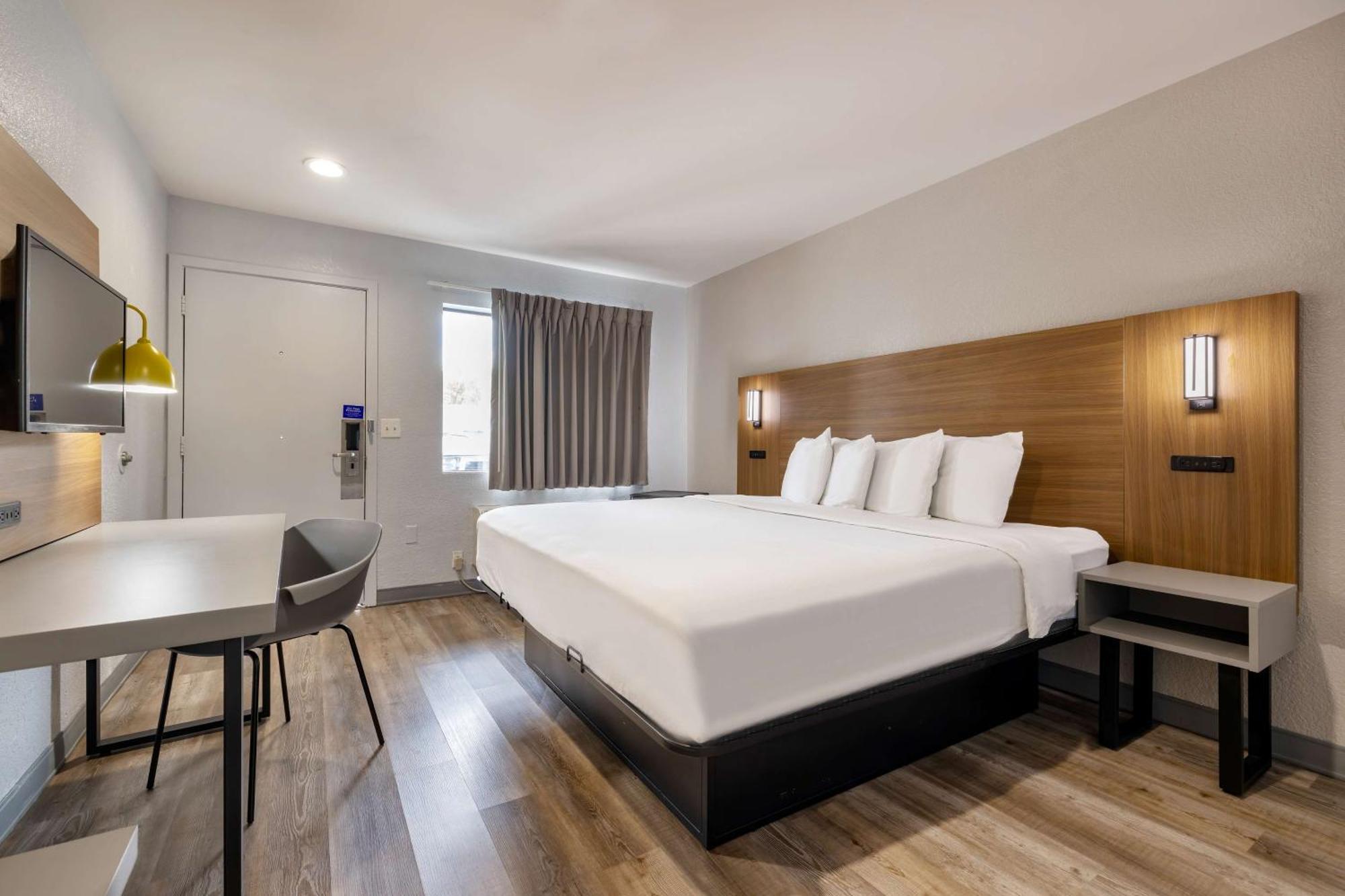 Hotel 6-santa Ana, Ca 2*